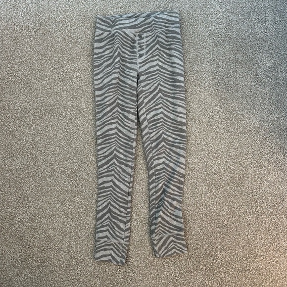 Aerie Gray Zebra Print PJ Set - Picture 9 of 11
